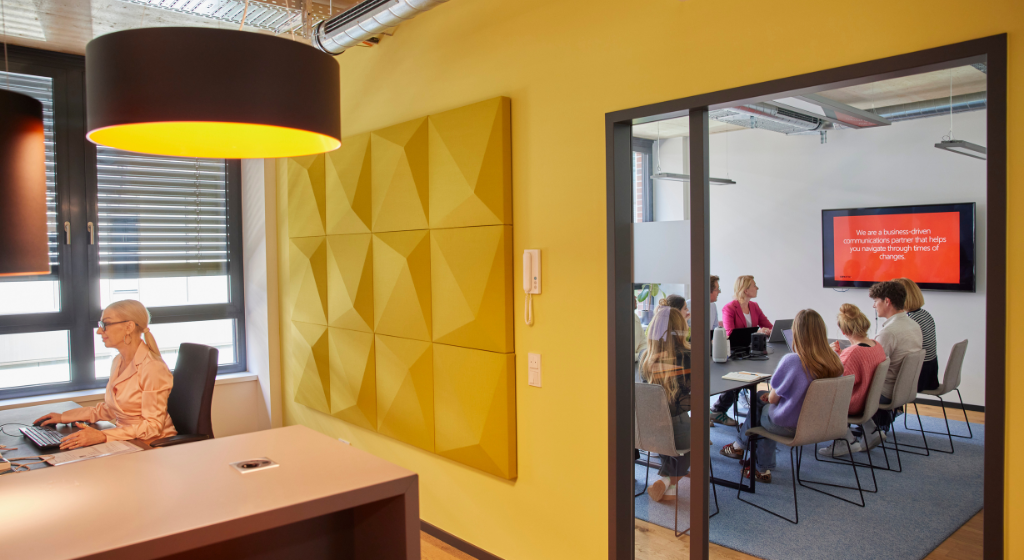 Mitarbeitende der PR-Agentur consense entwickeln Kommunikationsstrategien für mittelständische Unternehmen